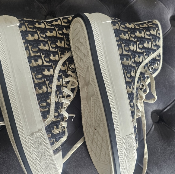 Stylish High-Top Sneakers Dior - Picture 6 of 12